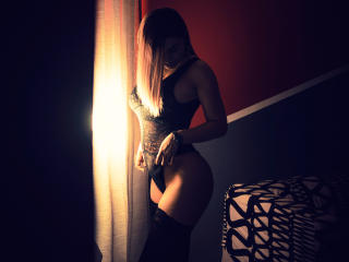 매우 야한 라이브 웹캠 쇼를 하는 EbonyEssence의 섹시한 프로파일 포토!